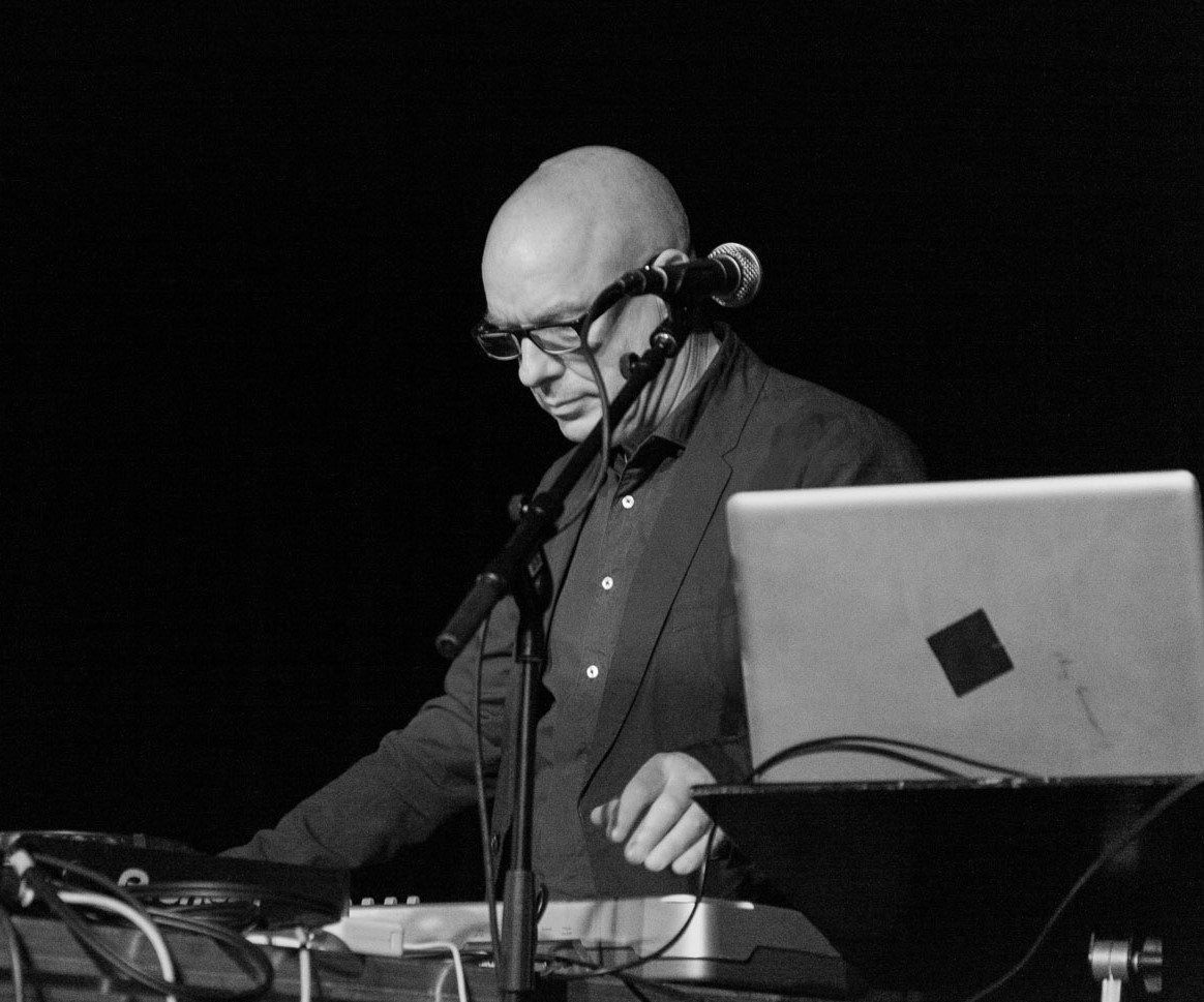 Brian Eno live remix at Punkt 2012 (cropped).jpg