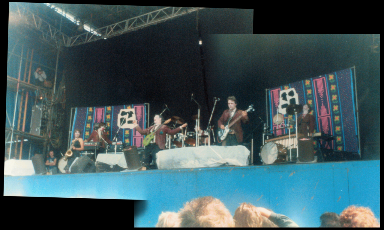 Cardiacs live at Reading Rock Festival 1986.png