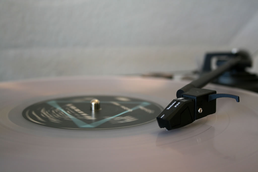 Technics turntable playing Dark Side of the Moon clear vinyl.jpg