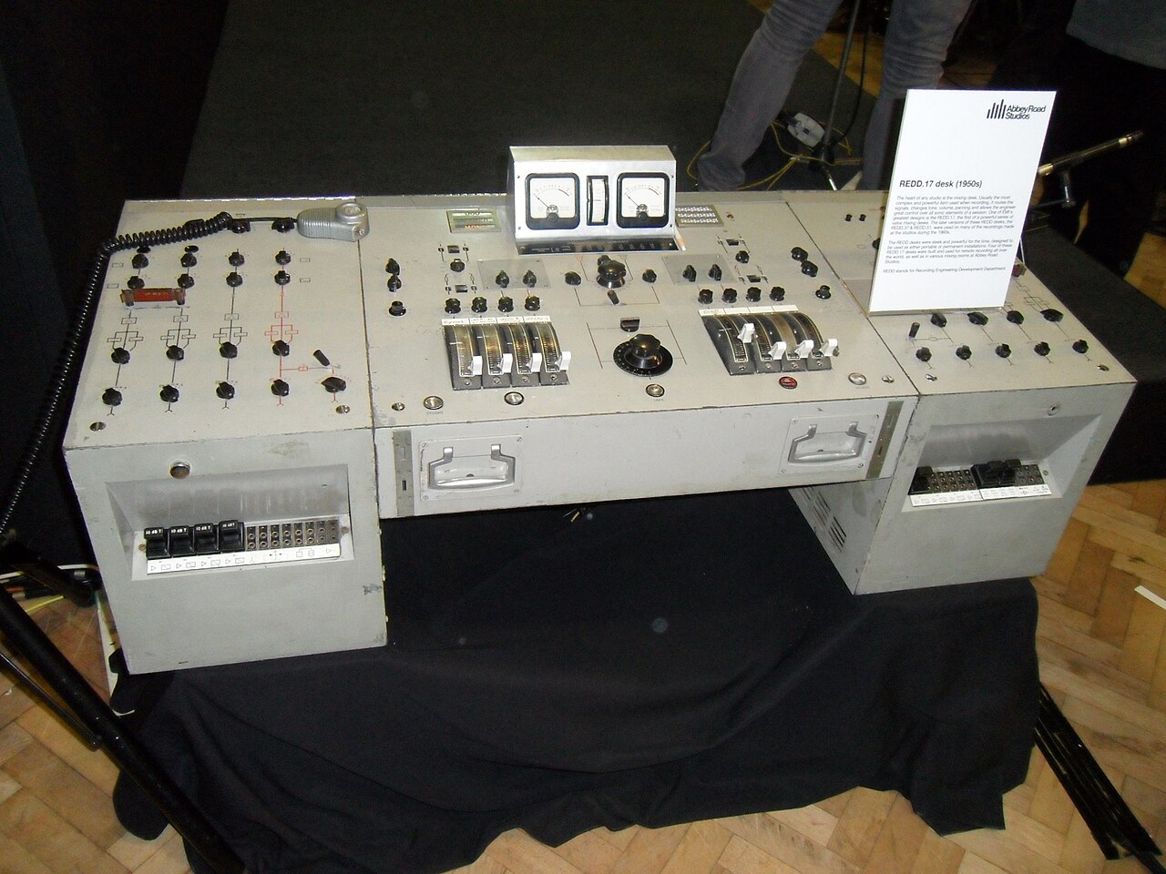 REDD.17 desk (1950s), Abbey Road Studios.jpg