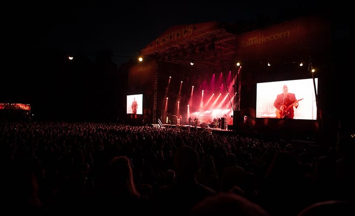 Pixies on stage, the band broken up by fax in 1993.