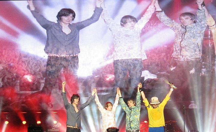 The Stone Roses on stage, the band that dissolved after Second Coming.
