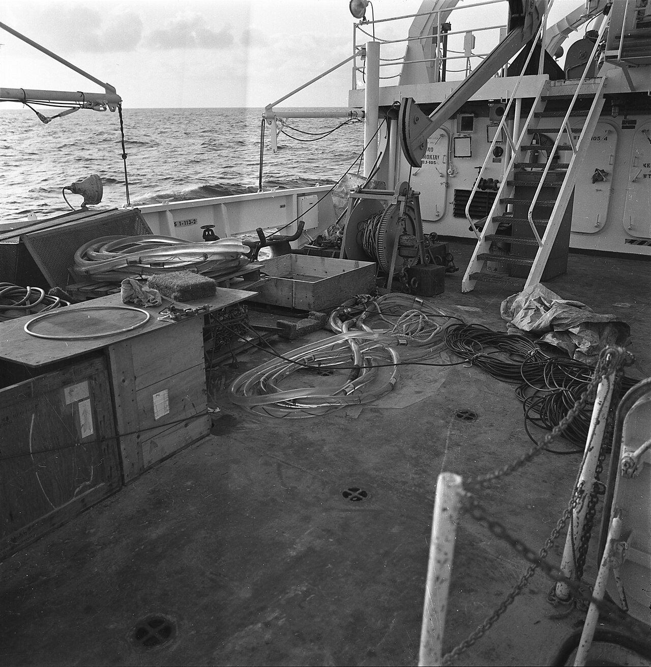 Hydrophone arrays on the USNS Kane