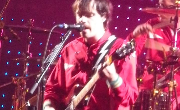 Weezer live, Rivers Cuomo on guitar, 2008