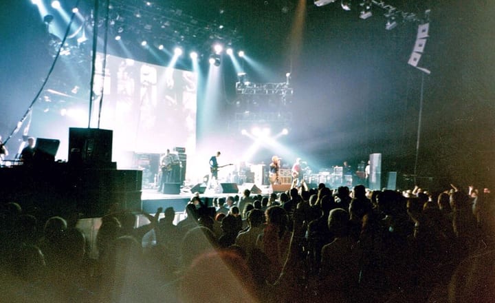 Oasis performing live, 2002