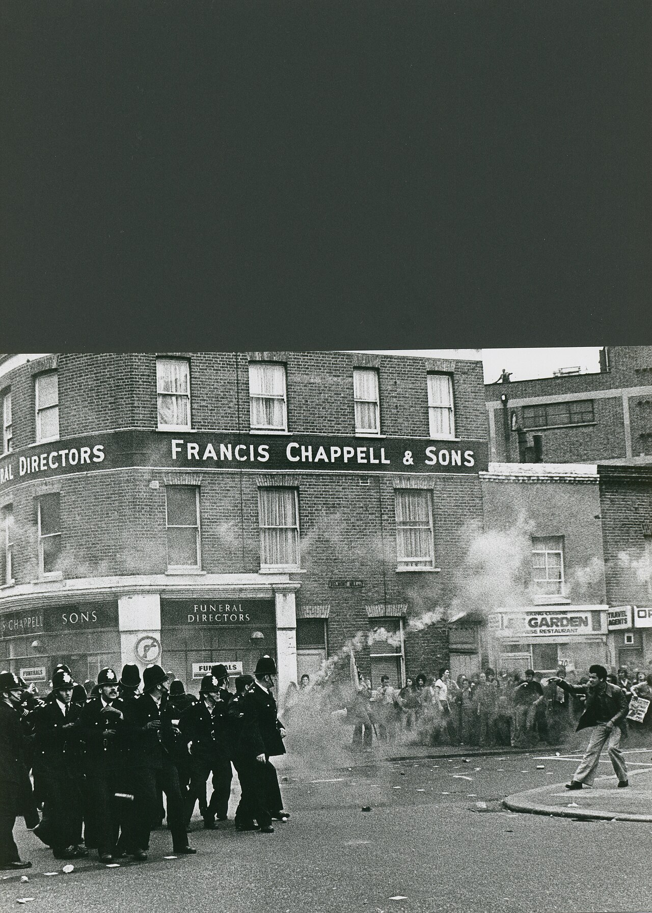 2 Police clash with demonstraters on Lewisham High Street.jpg