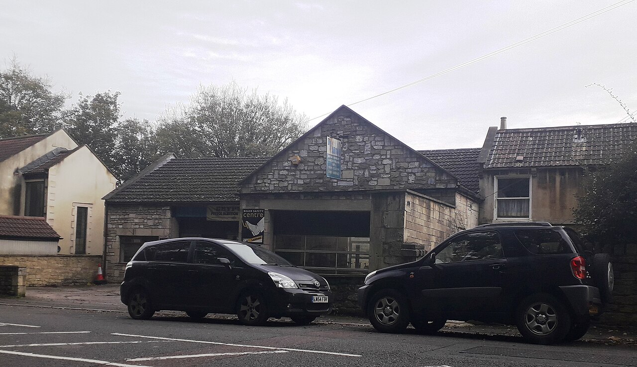 DJ Autos Garage - geograph.org.uk - 6313139