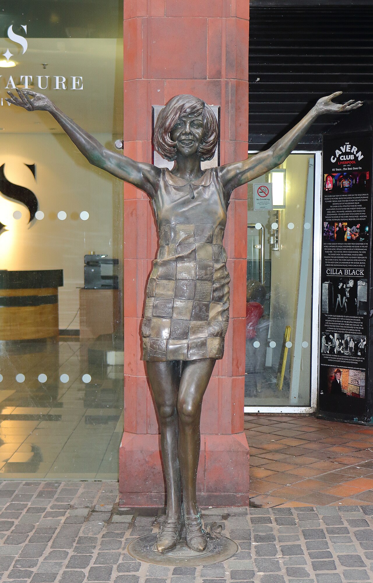Cilla Black statue, Mathew Street 2019.jpg