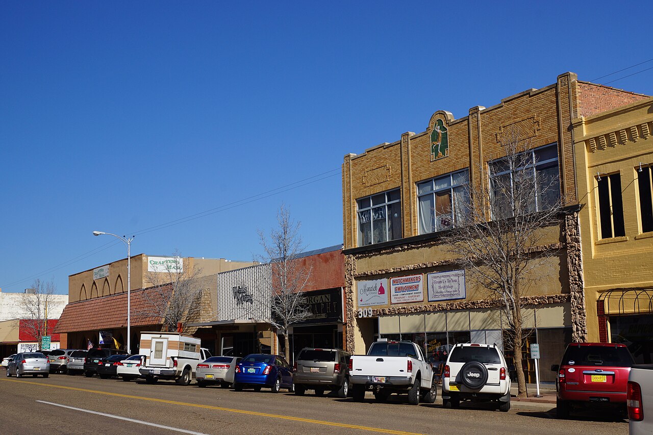 North Main Street, Clovis, NM (32126117830) (2017-01-17 by Greg Gjerdingen).jpg