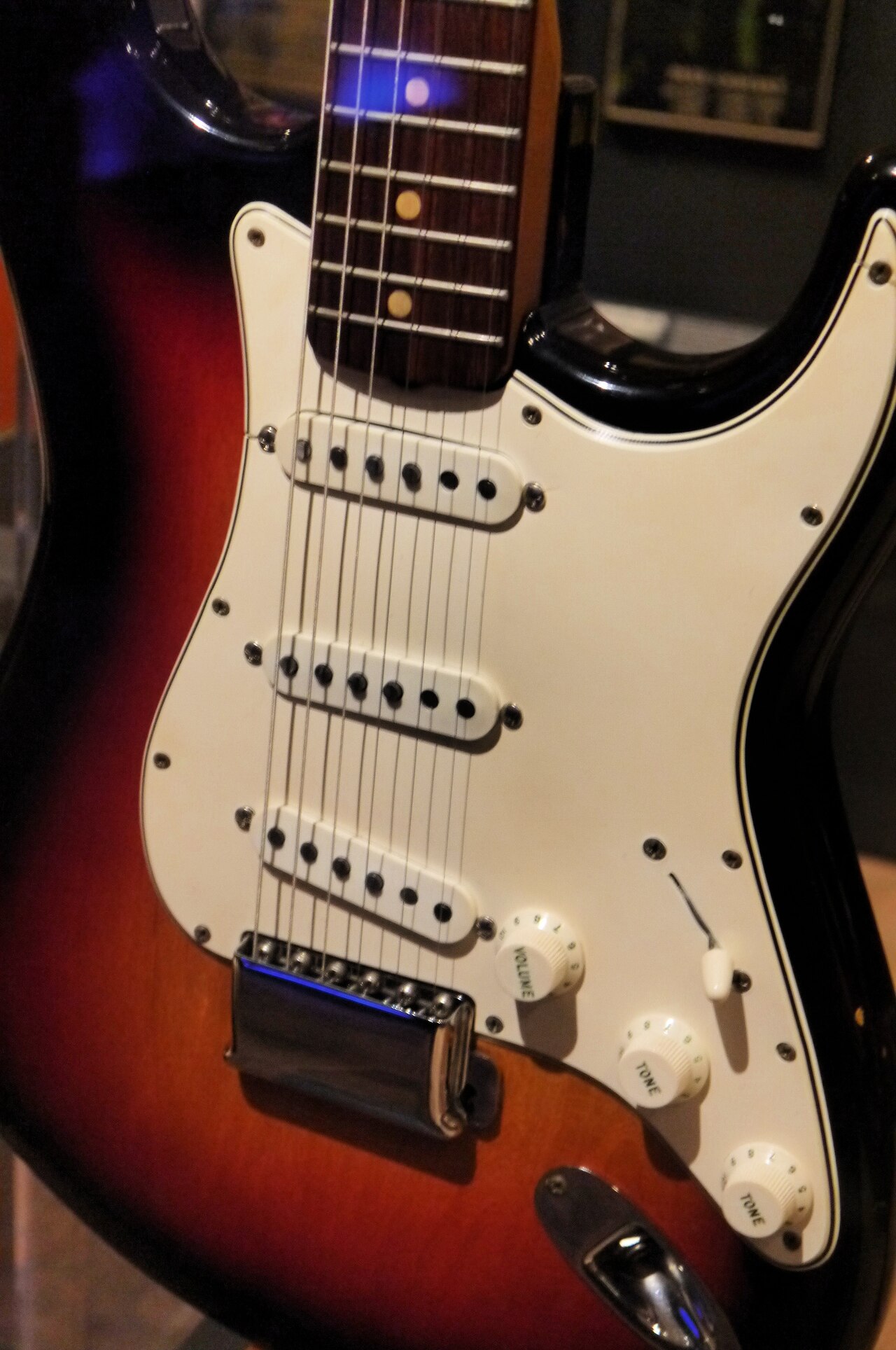 Bob Dylan's Fender Stratocaster (1964) in 3 tone sunburst, played when Dylan Goes Electric at Newport Folk Festival on July 25, 1965. Lost ca.1965, rediscovered in 2012 - Play It Loud. MET (2019-05-13 19.46.56 by Eden, Janine and Jim).jpg