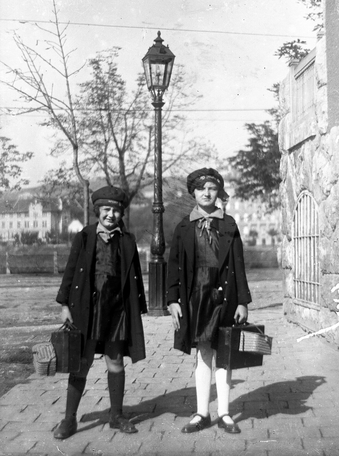 Budapest XI., Kosztolányi Dezső tér 12. Fortepan 60336.jpg