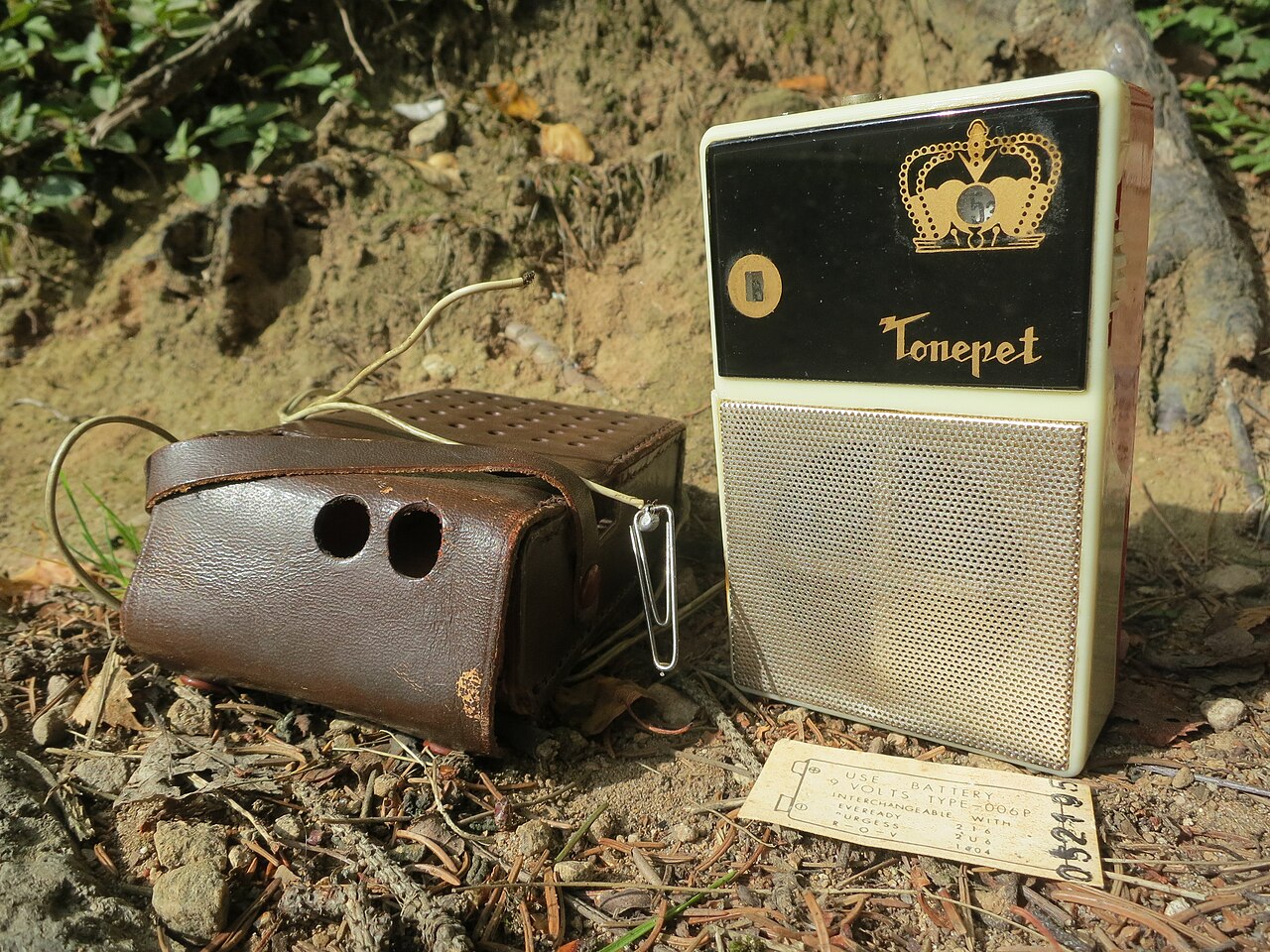 Tonepet boys transistor radio ca 1950s Made in Japan.jpg