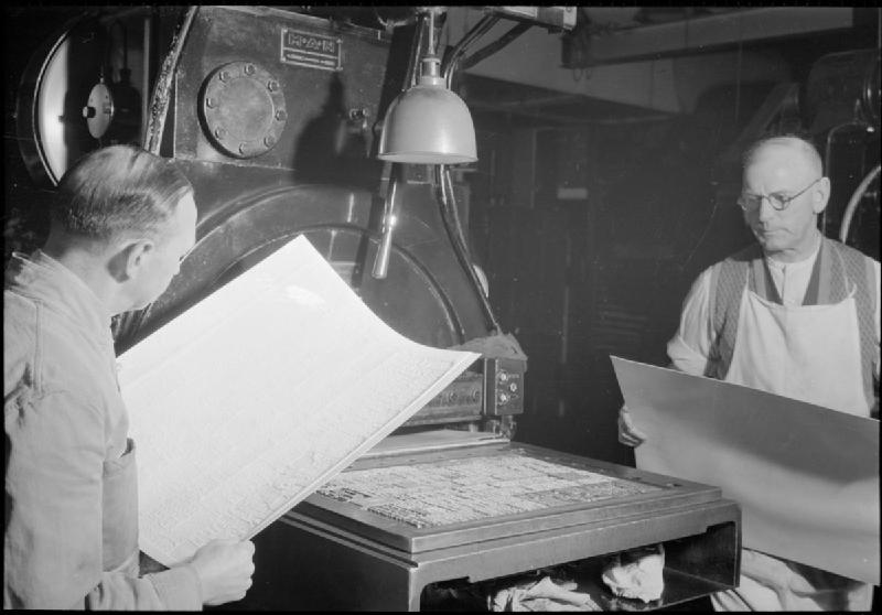 The Makings of a Modern Newspaper- the Production of 'The Daily Mail' in Wartime, London, UK, 1944 D20467.jpg