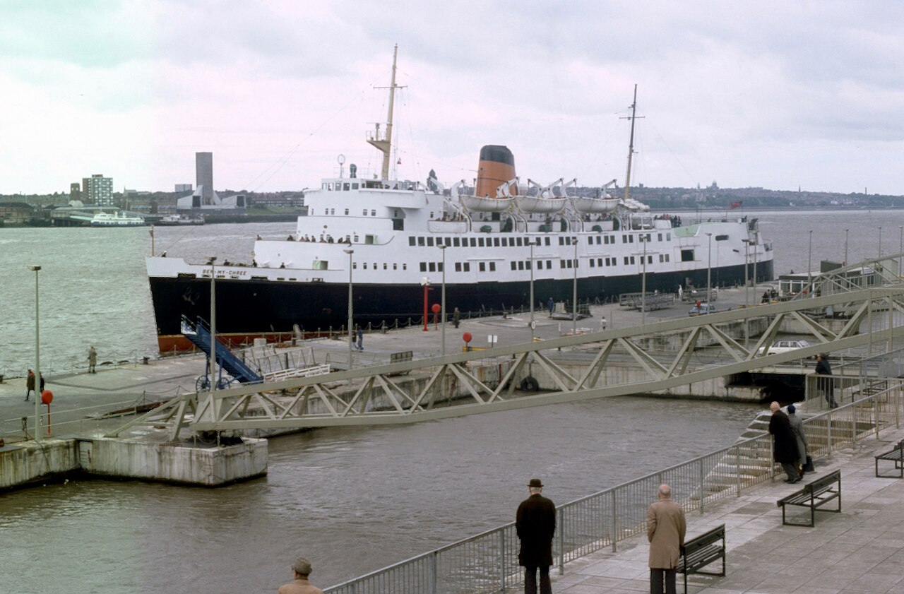 Ben-my-Chree docked at Liverpool, circa early 1970s.jpg