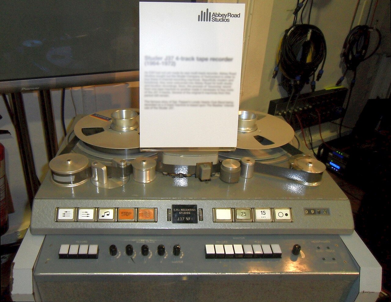 Studer J37 4-track tape recorder (1964-1972), Abbey Road Studios.jpg