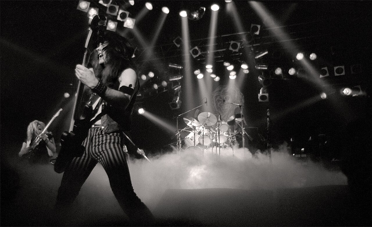 Iron Maiden, Steve Harris - Manchester Apollo - 1980.jpg