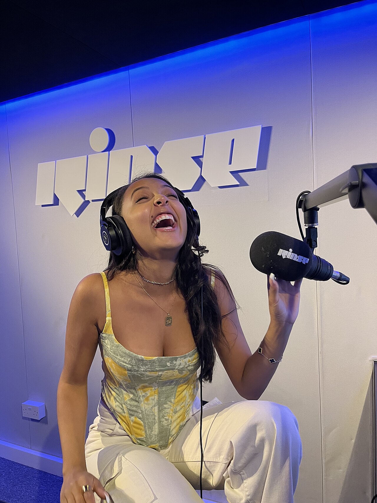 Khadejia Hosting Rinse