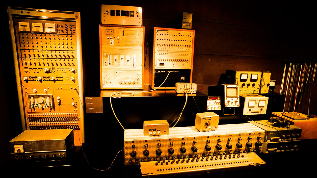 IPEM studio synthesizer (ca.1960-1980) - MIM Brussels (2015-05-30 07.36.09 by chibicode).jpg