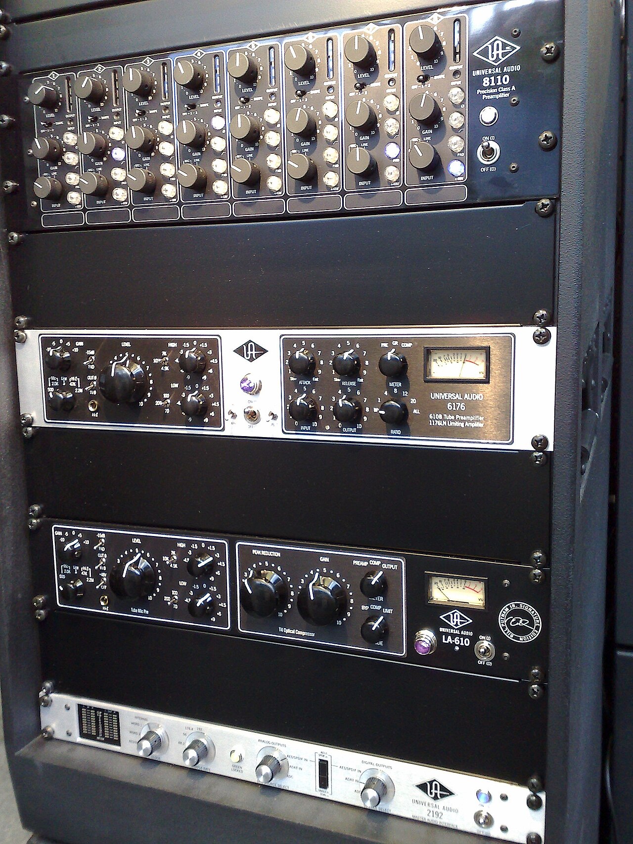 Universal Audio (AES 124).jpg