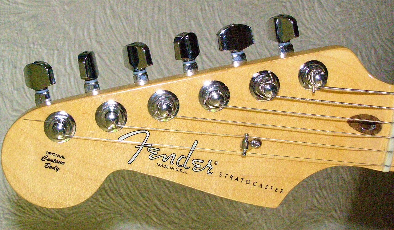 2008 Fender USA Stratocaster (lefthand) - headstock.jpg
